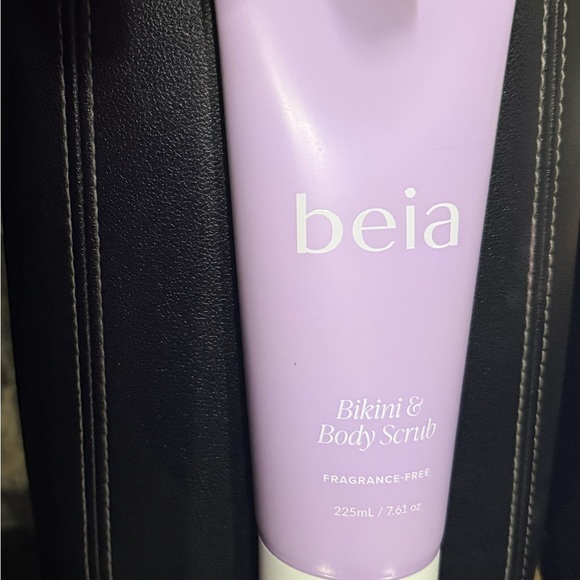 💚 2/$30 Beia Bikini & Body Scrub - Picture 2 of 5